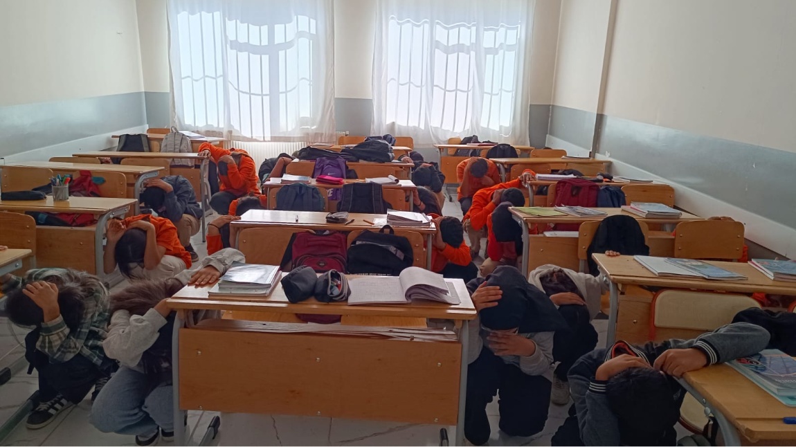 Yeşil Vatan ,Benim okulum geleceğe çare”Ekim Ayı “Afetler ve Dayanıklılık”tatbikatı